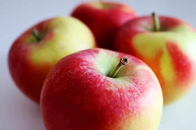 Gesunde Äpfel One Apple a day keeps the doctor away